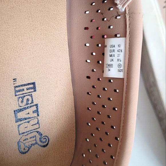 Blush Perforated slides - Picture 8 of 13